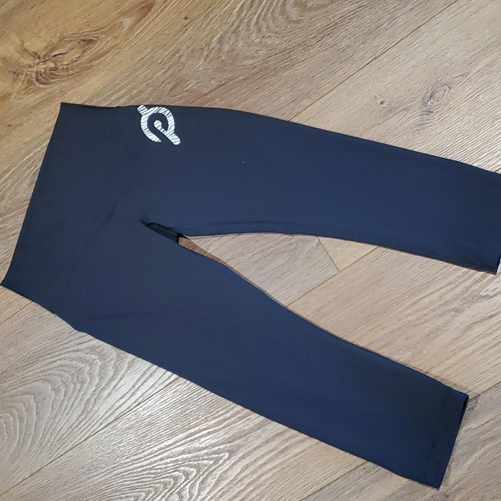 LULULEMON crop leggings. #4158